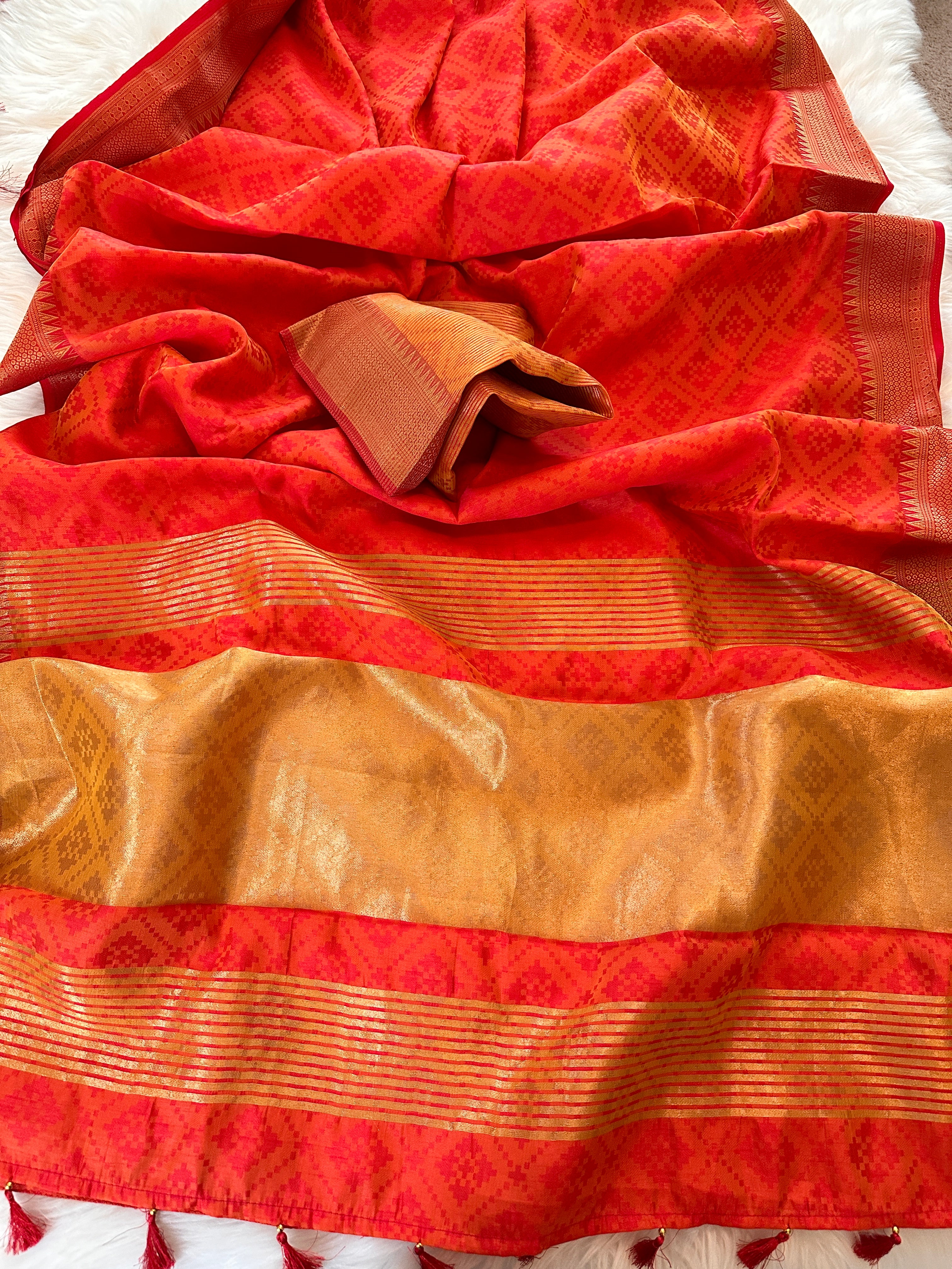 Dola Silk Self Woven Saree - Orange Dual Tone