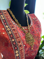 Load image into Gallery viewer, Diva Mirror Silk Skirt Set + one Jewelry Set of your choice as shown on the first picture
