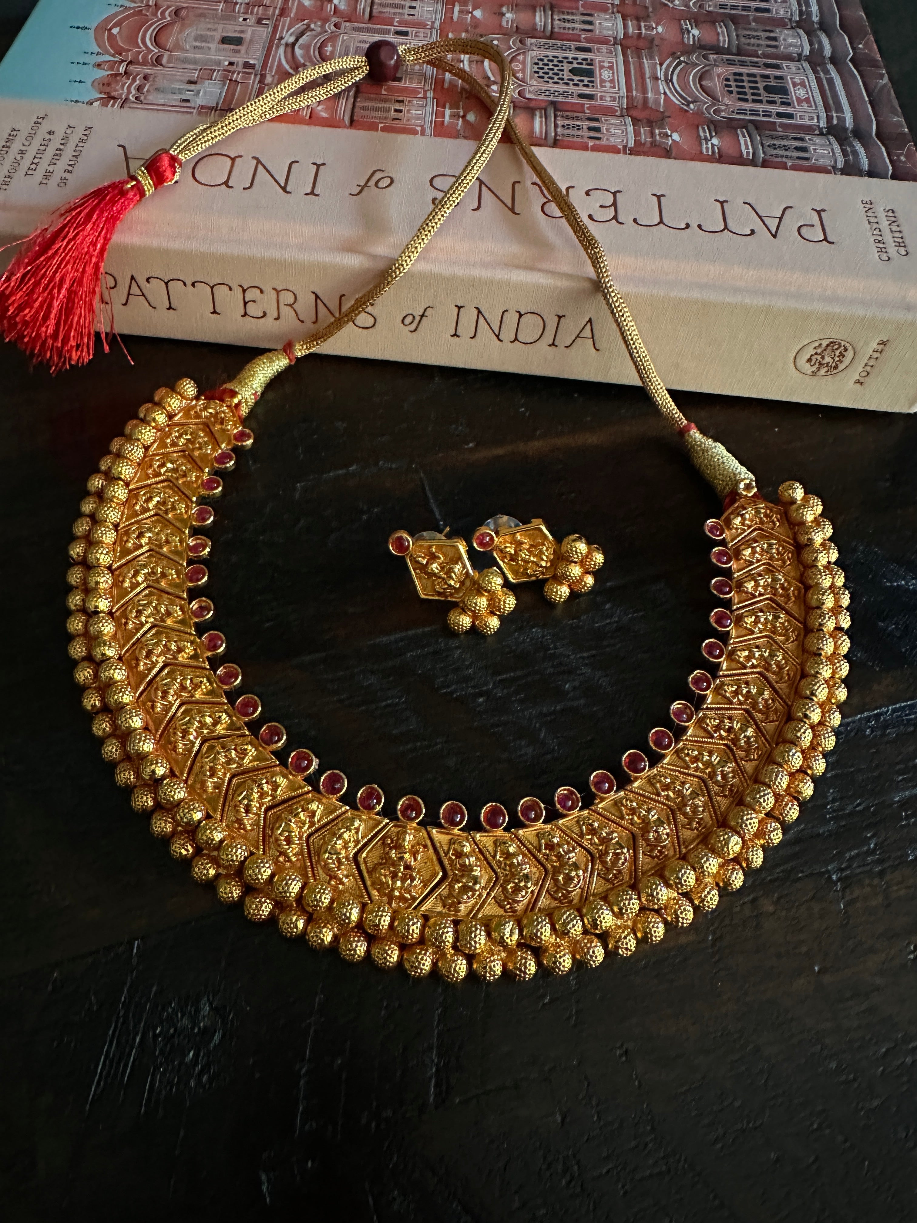 Vajrateek Necklace Gold Polish