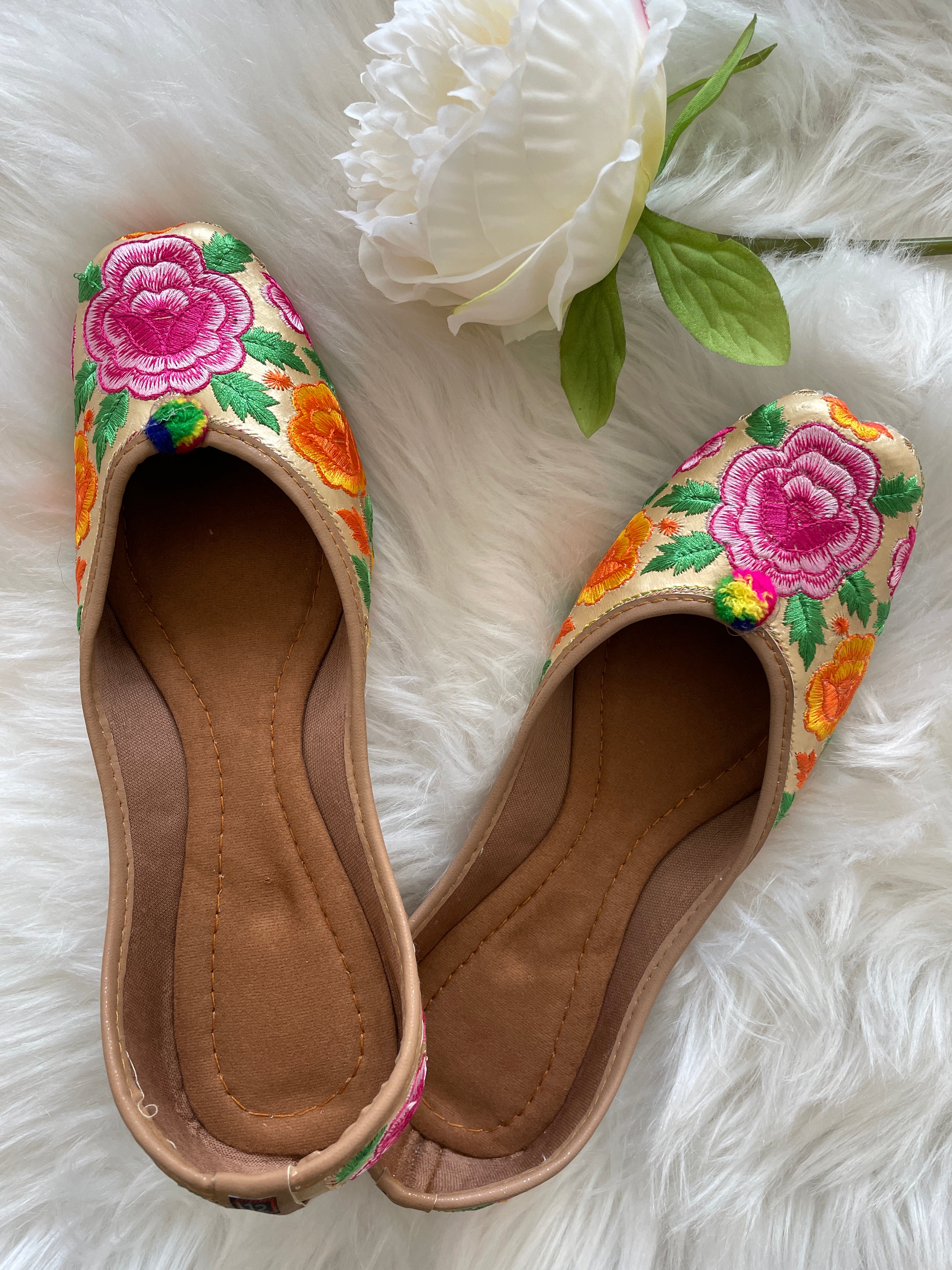 Shoe - Floral Jutti