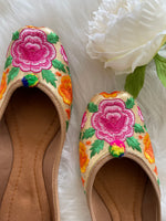 Load image into Gallery viewer, Shoe - Floral Jutti
