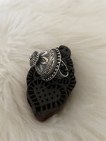 Load image into Gallery viewer, Bold Floral Ring
