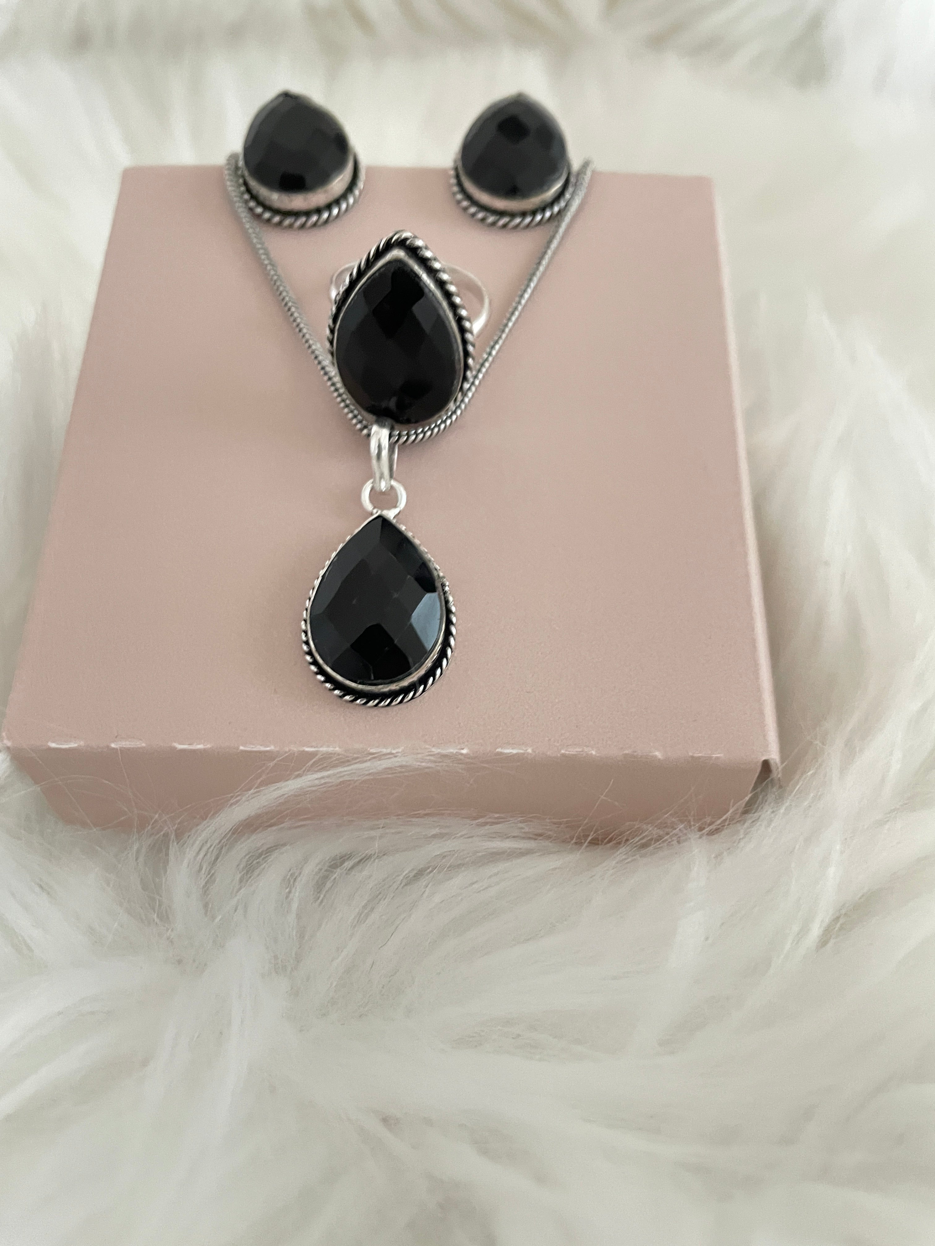 Stone Teardrop Necklace Set - Black