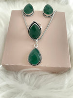 Load image into Gallery viewer, Stone Teardrop Necklace Set - Emerald Green
